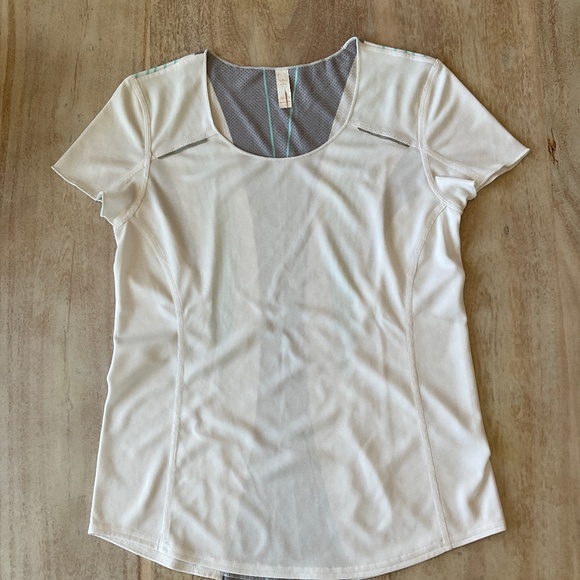 Lucy short sleeve workout tee - cool back design! - Picture 2 of 7